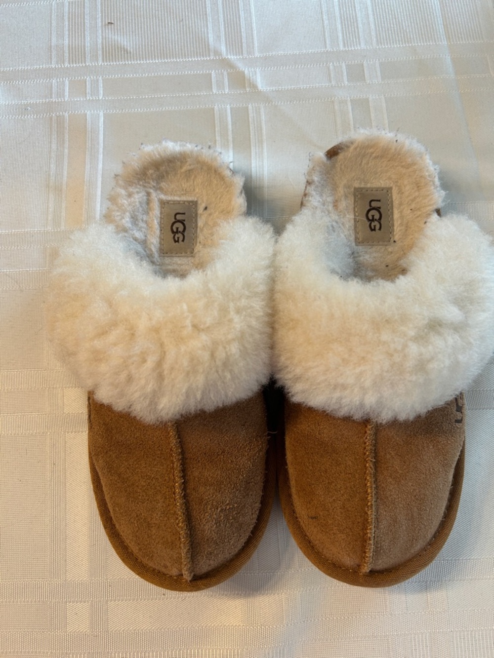 UGG Kids size 2 Chestnut Suede Slippers
